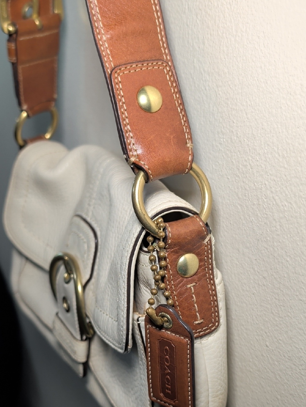 Coach Soho Flap Bag in Cream Pebbled Leather Brown Handle Brass Hardware Y2K - Picture 4 of 12